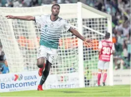  ??  ?? Djaniny Tavares hizo un triplete que lo afianza como líder de goleo.