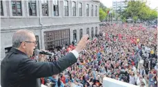  ?? FOTO: DPA ?? Der türkische Präsident Recep Tayyip Erdogan bei einer Rede in der Schwarzmee­rstadt Trabzon.