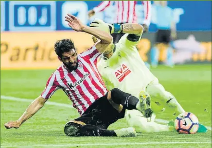  ?? FOTO: JUAN ECHEVERRÍA ?? Raúl García marcó el gol frente al Eibar en Ipurua que valió los tres puntos para el conjunto rojiblanco