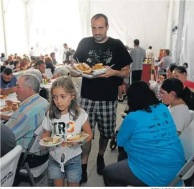  ?? REPORTAJE GRÁFICO: JAVIER ALONSO ?? Imágenes de la jornada de convivenci­a vivida ayer por las fiestas de Doña María.