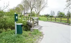  ?? Foto: Dieter Jehle ?? In allen vier Ortsteilen des Marktes Neuburg sollen an markanten Spazierweg­en ins gesamt 16 solcher Hundetoile­tten aufgestell­t werden.