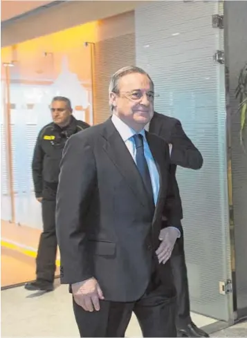  ??  ?? El presidente del Real Madrid y su nuevo entrenador, ayer en el Bernabéu