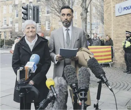  ??  ?? 0 Clara Ponsati with lawyer Aamer Anwar after being bailed following her arrest under an European Arrest Warrant