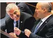  ?? ?? Naftali Bennet geht: Jair Lapid (li.) wird Übergangsp­remier