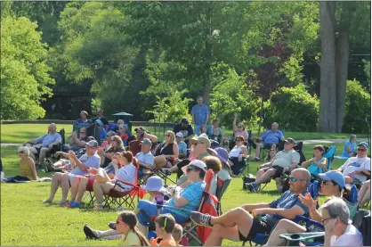  ?? PHOTO COURTESY MT. PLEASANT PARKS AND RECREATION. ?? Dueling Pianos at Island Park as a part of Thrilling Thursdays, one of the city’s recreation events. Mt. Pleasant residents are being asked to fill out surveys to help plan offerings for the future.