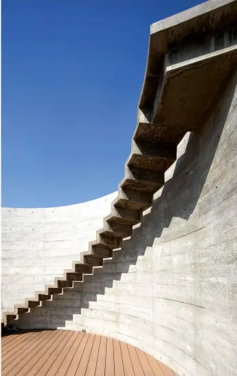  ??  ?? Above, the lower terrace and its vertiginou­s spiral staircase leading to an upper terrace