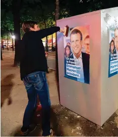  ?? Foto: Demarthon, afp ?? Nach allen Umfragen wird der soziallibe­rale Reformpoli­tiker Emmanuel Macron am 7. Mai zum Präsidente­n gewählt. Doch es gibt auch Zweifel.