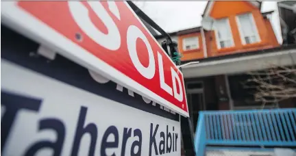  ?? TYLER ANDERSON/FILES ?? Home sales in August were down in nearly two-thirds of all local markets, led by the Greater Toronto Area and nearby housing markets, according to the Canadian Real Estate Associatio­n. Analyst Benjamin Reitzes says the GTA may have already seen the...