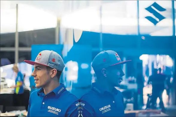  ?? ALEJANDRO CERESUELA BERMEJO / AC ?? Maverick Viñales, en el hospitalit­y de su equipo Suzuki Ecstar, en el circuito Motorland de Alcañiz