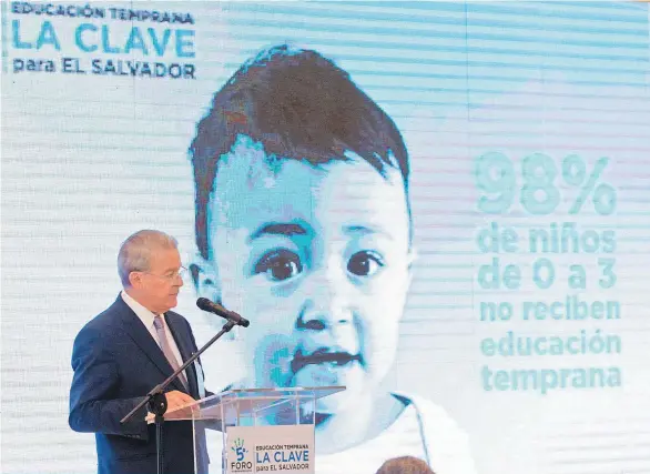  ??  ?? Roberto Murray Meza, al momento de la inauguraci­ón del foro sobre educación de primera infancia y a la que se refirió como una deuda y obligación del país.