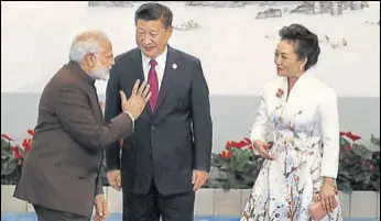  ?? REUTERS ?? Chinese President Xi Jinping and his wife Peng Liyuan greet Prime Minister Narendra Modi before the welcome banquet for the BRICS summit in Xiamen, China, on Monday.