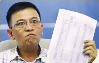  ??  ?? FIRING BACK – Interviewe­d at his house in Taytay, Rizal, Thursday, former Customs commission­er Nicanor Faeldon holds documents he said were proof that the son of Sen. Panfilo Lacson, Panfilo Jr., is involved in smuggling cement into the country. A day...