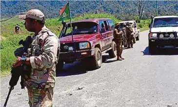  ?? AFP PIC ?? Officials patrolling near the town of Wabag, Papua New Guinea, yesterday, amid clashes between rival tribes.