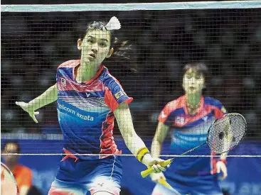  ??  ?? Getting it right: Woon Khe Wei-Vivian Hoo defeated Johanna Goliszewsk­i-Isabel Herttrich 21-12, 21-11 in their Group C tie at the Sudirman Cup in Gold Coast, Australia, yesterday.