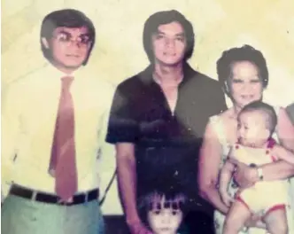  ??  ?? A young Manny Pangilinan (in glasses)