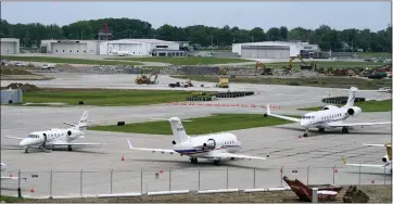  ?? CHARLIE NEIBERGALL — THE ASSOCIATED PRESS FILE ?? Planes sit on the tarmac at the Des Moines Internatio­nal Airport in Des Moines, Iowa, earlier this month. With an eye on the upcoming July Fourth weekend, airlines are stepping up their criticism of federal officials over recent widespread flight delays and cancellati­ons.