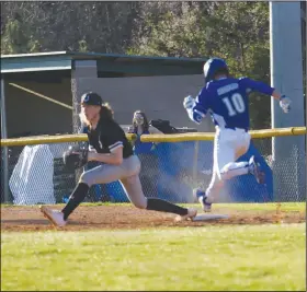  ?? Siandhara Bonnet/News-Times ?? Play at first: In this file photo, Parkers Chapel’s Trace Shoup tries to beat the throw to first base during a game against Smackover during the 2020 season. On Monday, Shoup threw a no-hitter and drove in two runs to lift PC past Junction City 8-0.