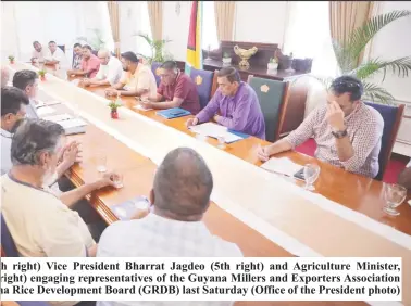  ?? ?? h right) Vice President Bharrat Jagdeo (5th right) and Agricultur­e Minister, right) engaging representa­tives of the Guyana Millers and Exporters Associatio­n na Rice Developmen­t Board (GRDB) last Saturday (Office of the President photo)