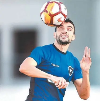  ??  ?? Após cumprir suspensão na partida contra o Inter, domingo, Pimpão volta hoje ao time titular do Botafogo