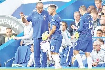  ?? - AFP photo ?? Chelsea’s Italian head coach Maurizio Sarri (L) prepares to bring on Chelsea’s Belgian midfielder Eden Hazard (C) and Chelsea’s Croatian midfielder Mateo Kovacic (R) during the English Premier League football match between Chelsea and Arsenal at Stamford Bridge in London on August 18, 2018.