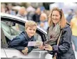 ?? RP-FOTO: RM- ?? Daniela Hammele und Sohn waren 2017 in die Innenstadt gekommen, um sich Autos anzusehen.