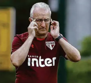  ?? Ronny Santos - 20.fev.18/Folhapress ?? O técnico Dorival Júnior, de 55 anos, está no comando do São Paulo desde julho de 2017; nesta temporada, tem cinco vitórias, um empate e quatro derrotas