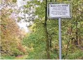  ??  ?? Das Schild verkündet: „Militärisc­her Bereich“. Hier geht’s nicht weiter.