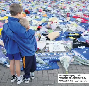  ?? NIGEL FRENCH ?? Young fans pay their respects at Leicester City Football Club