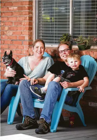  ?? Marie D. De Jesús / Staff photograph­er ?? Lauren Marmaduke, 39, Chris Gray, 44, Oliver Gray, 4, and their dog Lola relax at home in Houston.