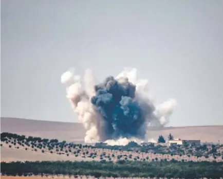  ??  ?? Smoke billows Wednesday following airstrikes by a Turkish jet fighter on the Syrian-Turkish border village of Jarabulus during fighting against Islamic State targets. Bulent Kilic, AFP