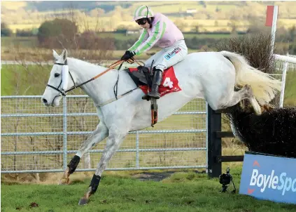  ?? Picture: Racing UK ?? HISTORY BECKONS. Katie Walsh – sister of the legendary jump jockey Ruby Walsh – and her mount Baie Des Iles tick all the boxes for Saturday’s Grand National steeplecha­se at Aintree.