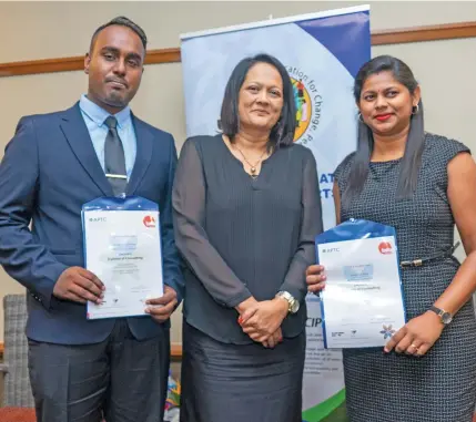  ?? Photo: Leon Lord ?? Lekutu Primary and Secondary School teachers from Bua ,Jotisha Wati (left) and Aveet Kumar (right), with Minister for Education Rosy Akbar after they graduated with their diplomas at the Australian Pacific Training Coalition graduation ceremony in the Grand Pacific Hotel in Suva on January 11, 2021.
