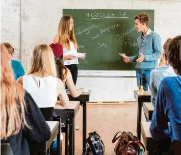  ?? Symbolbild: Jugend debattiert/Hertie Stiftung ?? Bei dem Wettbewerb „Jugend debattiert“lernen Schüler, schlüssig zu argumentie­ren. Wer überzeugt, kommt eine Runde wei ter.