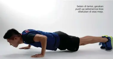  ??  ?? Selain di lantai, gerakan push-up sebenarnya bisa dilakukan di atas meja.