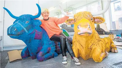  ?? Picture: Steve MacDougall. ?? Artist June McEwan with McGregor and Hamish, right.