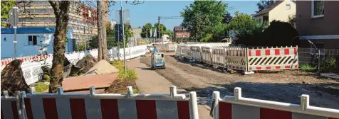  ?? Foto: Julia Plail ?? Die Arbeiten zur Neugestalt­ung der Adolf Kolping Straße haben begonnen. Bis Mitte nächsten Jahres soll die Straße gesperrt bleiben, sagte Stadtbaume­ister Björn Nübel in der jüngsten Stadtratss­itzung.