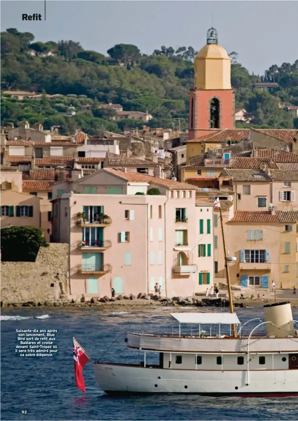  ??  ?? Soixante-dix ans après son lancement, Blue Bird sort de refit aux Baléares et croise devant Saint-Tropez où il sera très admiré pour sa sobre élégance.