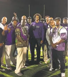  ?? Courtesy Emoni Muhammad 2016 ?? 49ers quarterbac­k Colin Kaepernick (center) visited the Castlemont High Knights for a game in Sunnyvale in 2016.