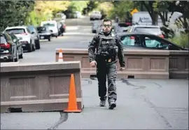  ?? Chip Somodevill­a Getty Images ?? A SECRET SERVICE officer patrols near former President Obama’s residence in Washington, where one of the makeshift explosive packages was sent.