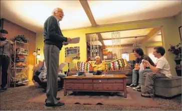  ?? Photograph­s by Bob Chamberlin
Los Angeles Times ?? DICK VAN DYKE, left, rehearses his guest spot with “The Middle” cast, which includes his brother Jerry.