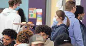  ?? USA TODAY NETWORK ?? High schoolers grab lunch Wednesday in Burlington, Iowa.