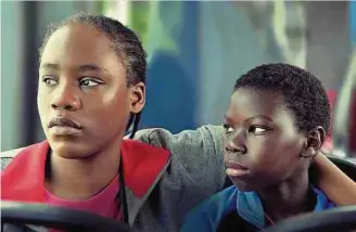  ?? Photo: Cinéart ?? La jeunesse meurtrie, les espoirs brisés de Tori (Pablo Schils) et Lokita (Joely Mbundu) au centre d’un drame avant tout humain.