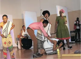  ?? Picture: SIVENATHI GOSA ?? YOUNG TALENT: University of Fort Hare students act out one of their plays at the Phaphama Cultural Festival at the NU10 Community Hall in Mdantsane