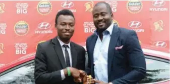  ??  ?? Desmond Elliot handling over the car key to Ozoalor