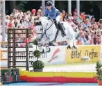  ??  ?? Vanessa Borgmann auf Caspar bei der Deutschen Meistersch­aft im Springen in Balve 2017.