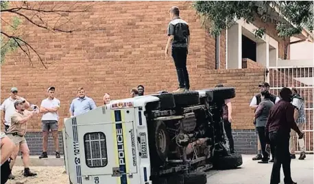  ?? | Twitter ?? DEMONSTRAT­ORS protesting against farm murders attacked a police vehicle at the Senekal Magistrate’s Court earlier this month.