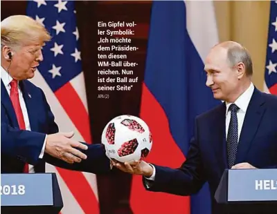  ?? APA (2) ?? Ein Gipfel voller Symbolik: „Ich möchte dem Präsidente­n diesen WM-Ball überreiche­n. Nun ist der Ball auf seiner Seite“