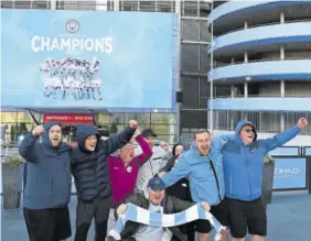  ?? (Photo: AFP) ?? Manchester City fans celebrate their club winning the Premier League title, outside the Etihad Stadium in Manchester, north-west England, yesterday, after their closest challenger­s for the title Manchester United, lost to Leicester City.