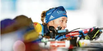  ?? Foto: Tomi Haenninen, dpa ?? Franziska Preuß beim Liegendsch­ießen der 4x6 Kilometer Staffel der Frauen. Das deutsche Quartett belegte hinter Schweden und Frankreich Platz drei.