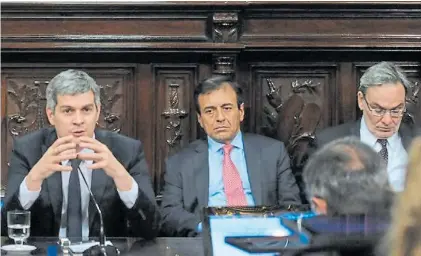  ??  ?? Las espadas de Jefatura de Gabinete. Marcos Peña, Mario Quintana y Gustavo Lopetegui.